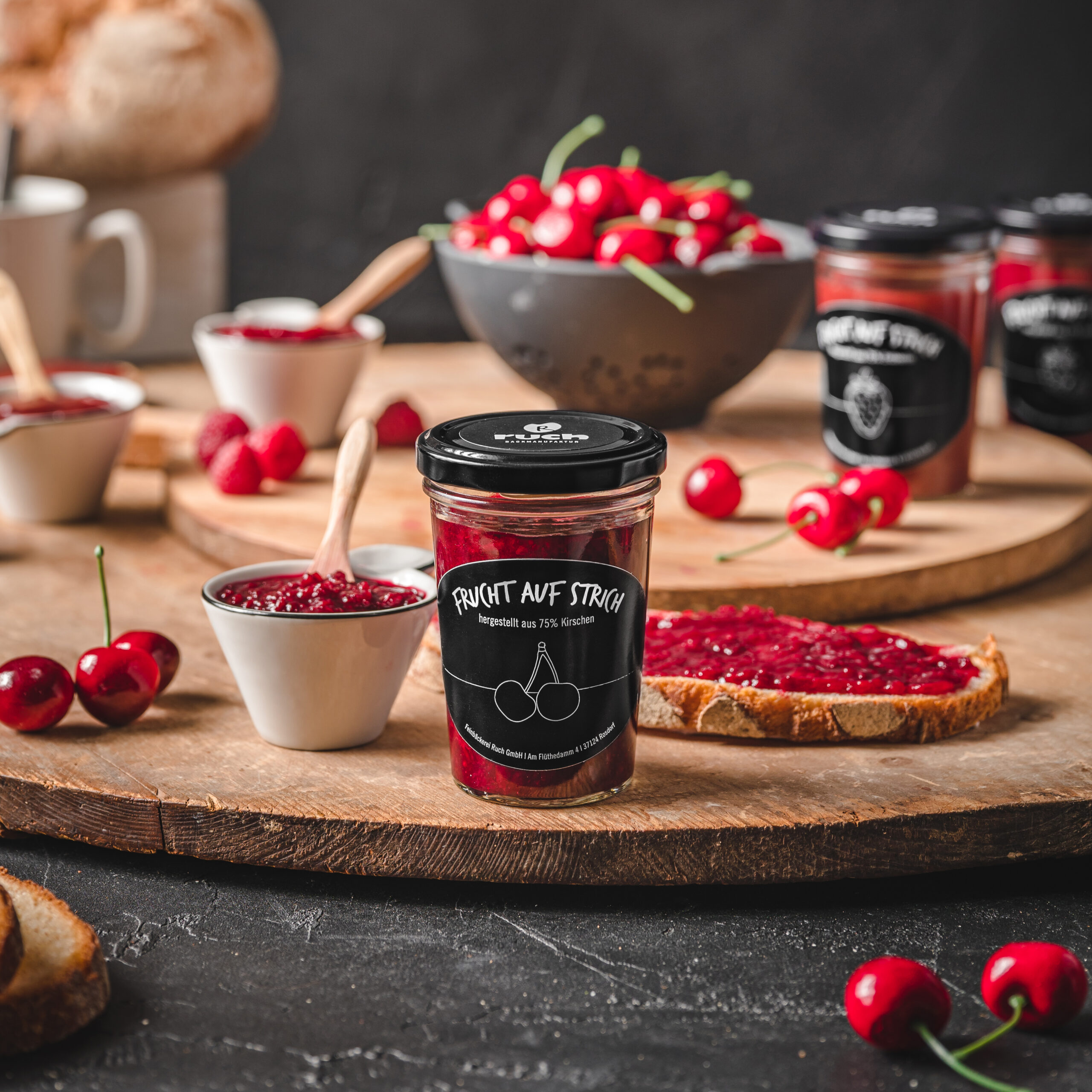 3_2023-whiskystollen-geschenkbox-fruchtaufstrich-kirsch